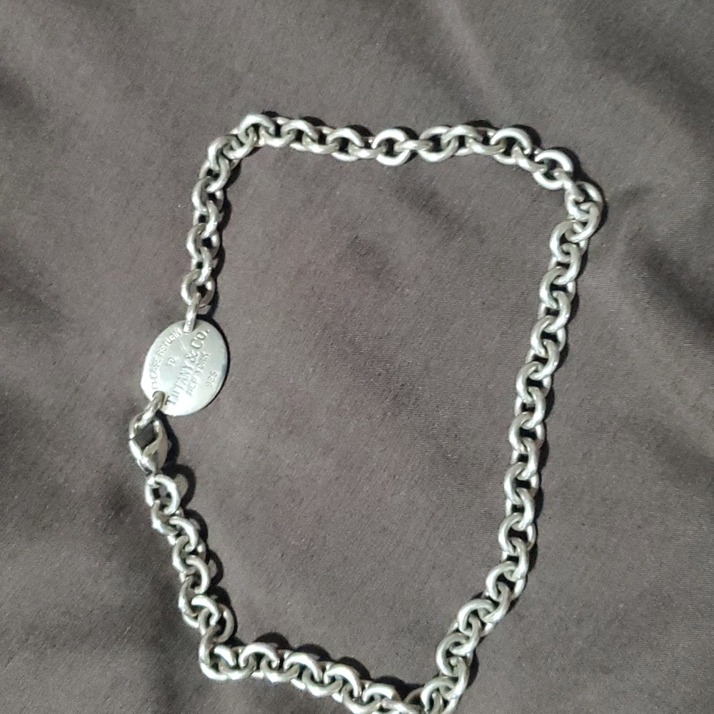 Tiffany & Co oval necklace 15.5"